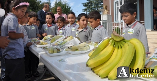 Silifke'de öğrencilere 1 ton muz dağıtıldı