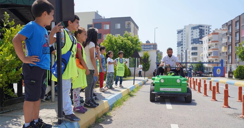 Öğrencilere trafik eğitimi veriliyor