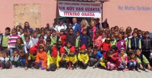 Köy Okullarına Tiyatro Projesi Başarıyla Sona Erdi