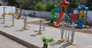 Mahallelere yeni park ve oyun aletleri kazandırılıyor