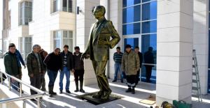 Silifke  Adliyesine dev Atatürk Heykeli