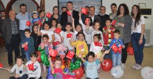 CHP, 23 Nisan'ı çocuklarla kutladı