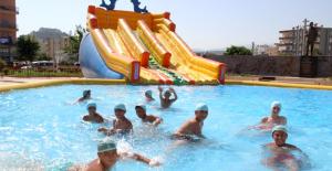 Çocuklar yazın keyfini Aquaparkta çıkarıyorlar