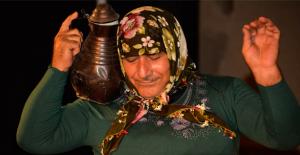 80 yaşından sonra tiyatro ile tanıştı
