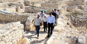 Başkan Turgut, Silifke Kalesi’ndeki kazı çalışmalarını inceledi