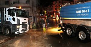 Büyükşehir'den yaşanan sel felaketine anında müdahale