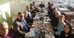 AK Parti’den Basına Kahvaltılı Kutlama