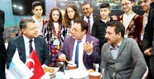 Ünlü sanatçılar Silifke yoğurduna hayran kaldı