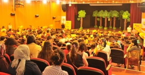 Çocuklar tiyatroyu Erdemli Belediyesi ile sevdi
