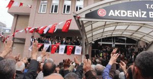 AK Parti'nin Mersin Merkezde Seçilen İlk Belediye Başkanı Mazbatasını Aldı