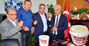 Yeni çıkan ‘Osmanlı Silifke Yoğurdu’ Başkan Aktan’a ikram edildi