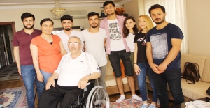 Öğrencilerden tekerlekli sandalye yardımı