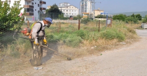 Silifke Belediyesi’nden, Kaldırım Ve Yol Kenarlarına Temizlik