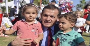 Başkan Abdullah Özyiğit, Cumhuriyet Bayramı'nda çocuklarla bir araya geldi