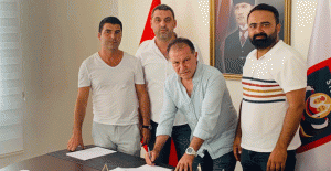 Silifke Belediyespor, Şampiyon hoca ile yeniden sözleşme  imzaladı