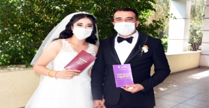 Tarsus Belediyesi’nden Evlenen Çiftlere “İSTANBUL SÖZLEŞMESİ” Kitapçığı