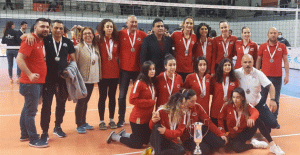 BÜYÜKŞEHİR GSK KADIN VOLEYBOL TAKIMI 1. LİGE ÇIKTI