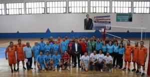 Silifke de festival kupasi voleybol turnuvası basladi