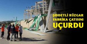 Rüzgar fabrika çatısını uçurdu