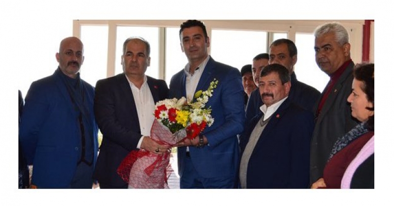 Başkan İhsan Küpükten yeni ilçe yönetimine çiçekli tebrik