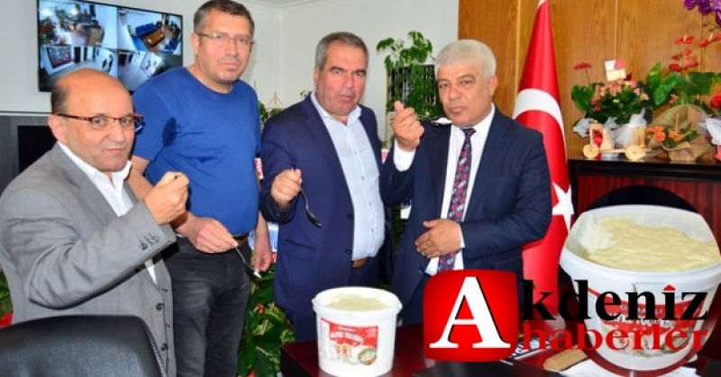 Yeni çıkan ‘Osmanlı Silifke Yoğurdu Başkan Aktana ikram edildi